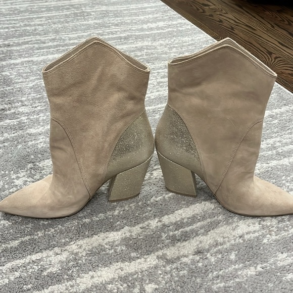 Dolce vita nestly booties in dune. - Picture 2 of 3